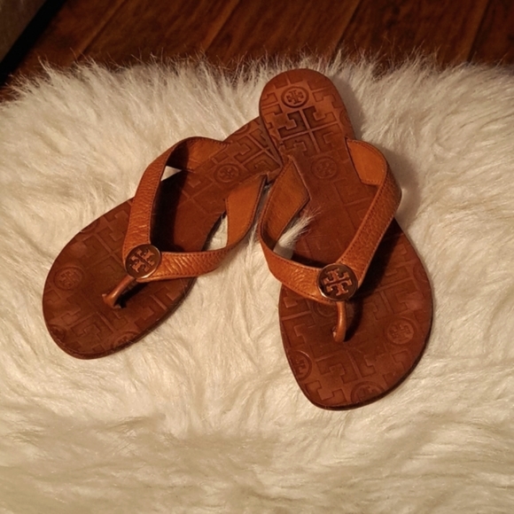 Tory Burch Shoes - Tory Burch Thora Tan Leather Sandals with Gold tone Logo. Size 7